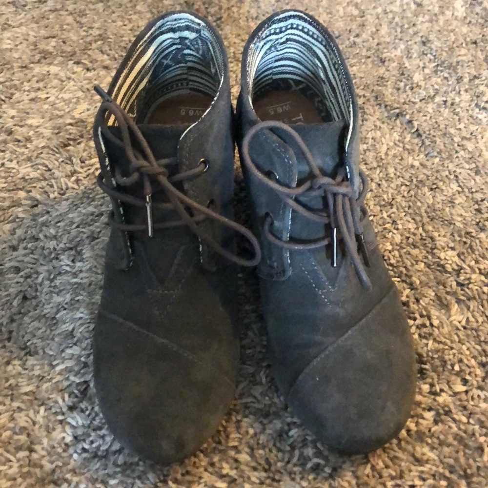 Toms wedge shoes